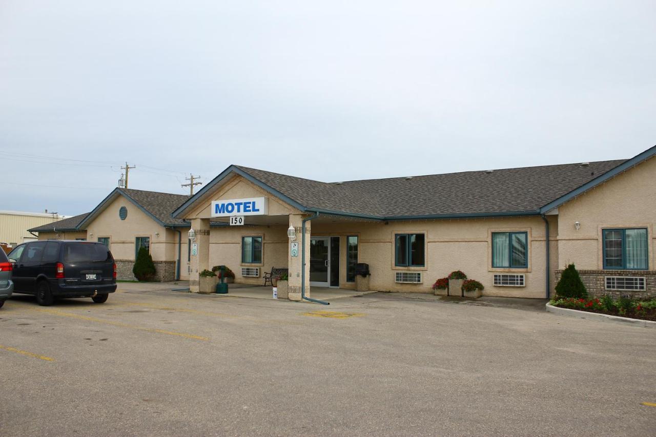 Sleep Suite Motel Steinbach Exterior photo