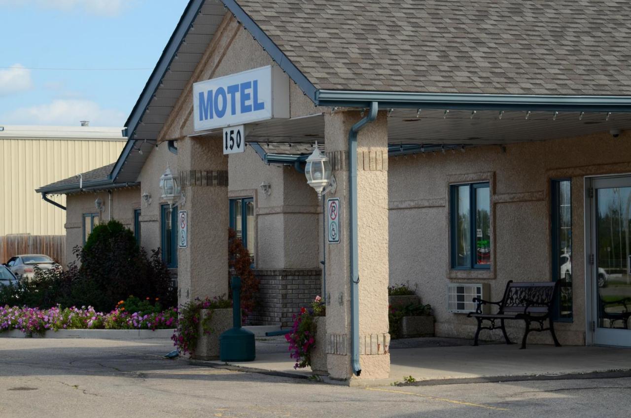 Sleep Suite Motel Steinbach Exterior photo