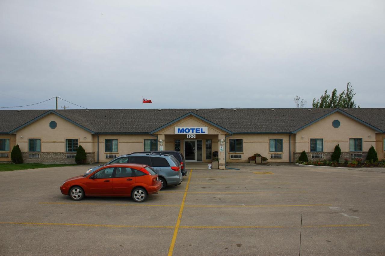 Sleep Suite Motel Steinbach Exterior photo