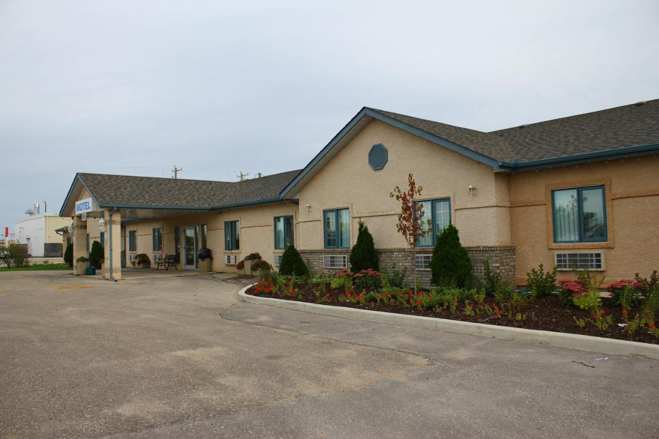 Sleep Suite Motel Steinbach Exterior photo